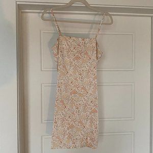 Spring floral mini dress with adjustable straps and small slit - Size small